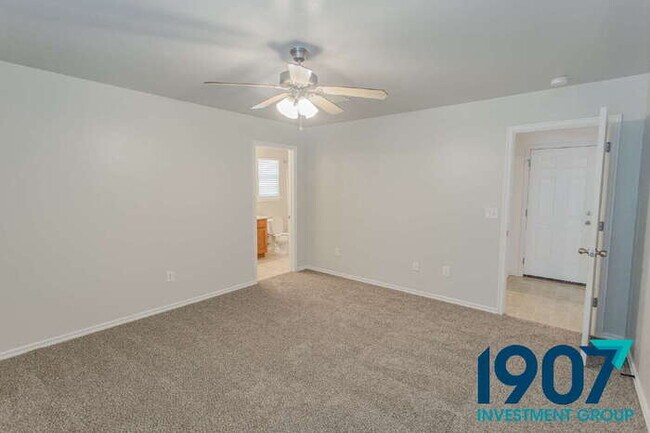 Building Photo - Beautiful 3-Bedroom Home in OKC - Availabl...