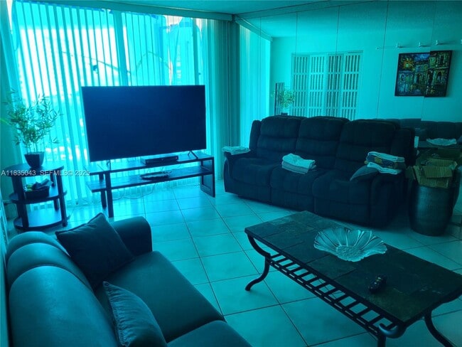 Building Photo - 100 Golden Isles Dr