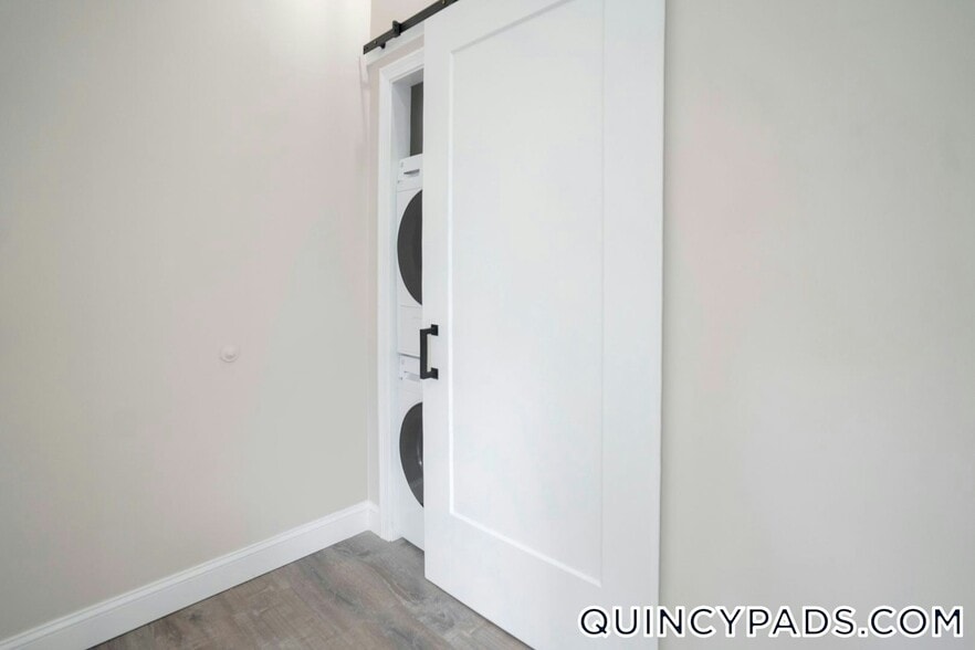 Building Photo - 63 Presidential Dr