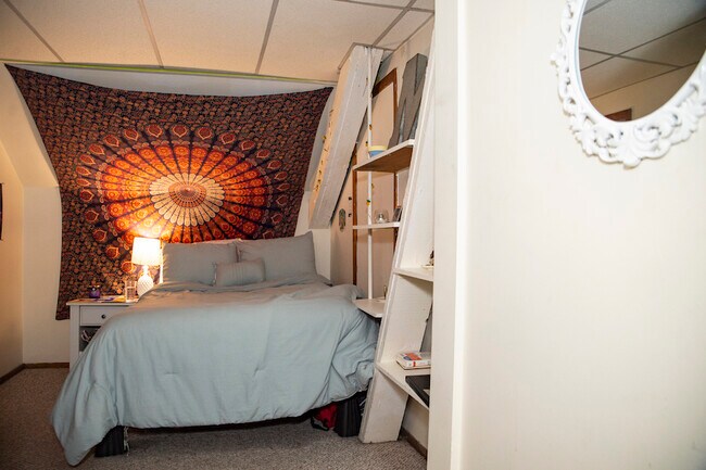 Building Photo - 10 S Court St