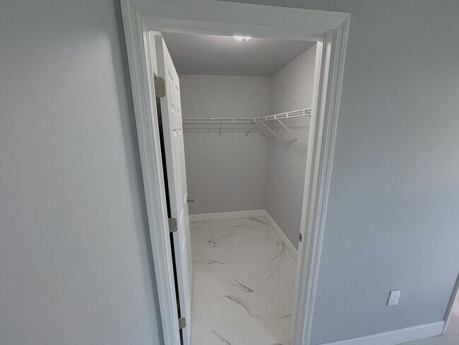 Building Photo - AKACHER01