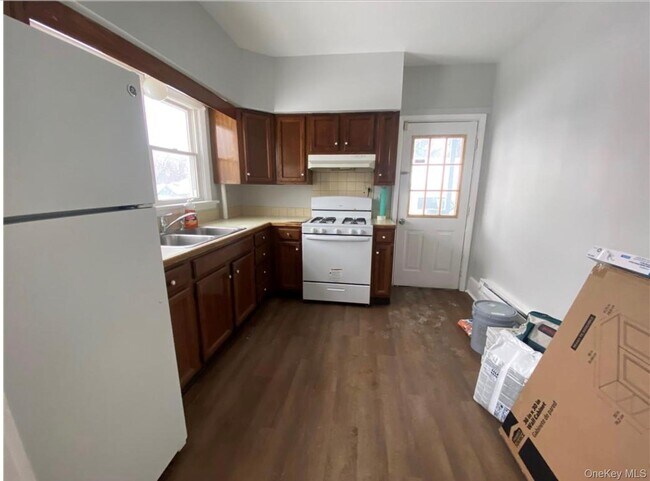 Building Photo - 464 NY-17M