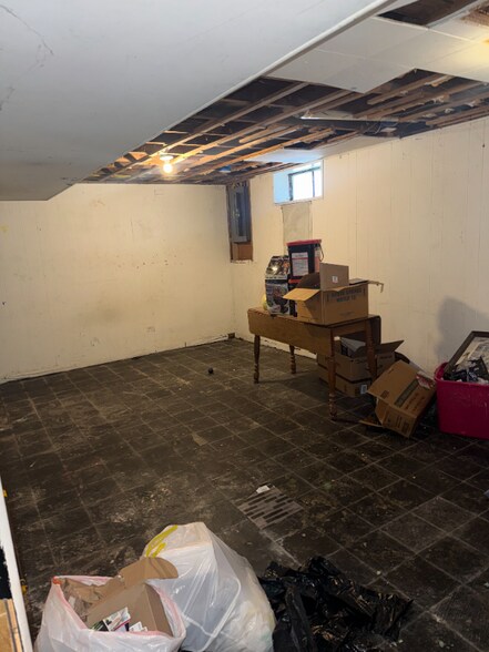 Building Photo - 1309 Barney Ave