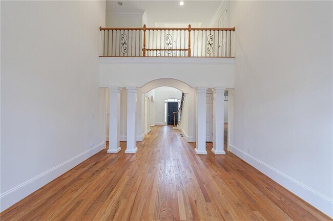 Building Photo - 125 River N Cir