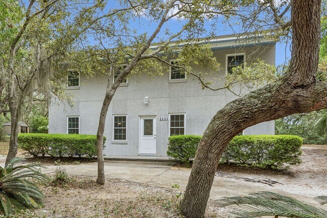 Building Photo - 3779 1st Ave
