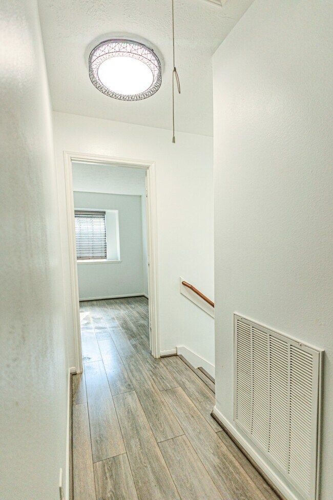 Building Photo - 19334 Strathmore Pl Ln