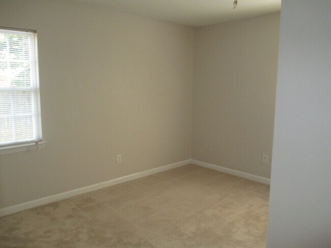 Building Photo - Ranch home minutes from uptown Charlotte