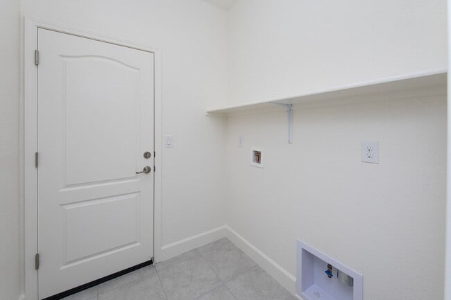 Building Photo - Newly constructed home in Golden Valley, 4...