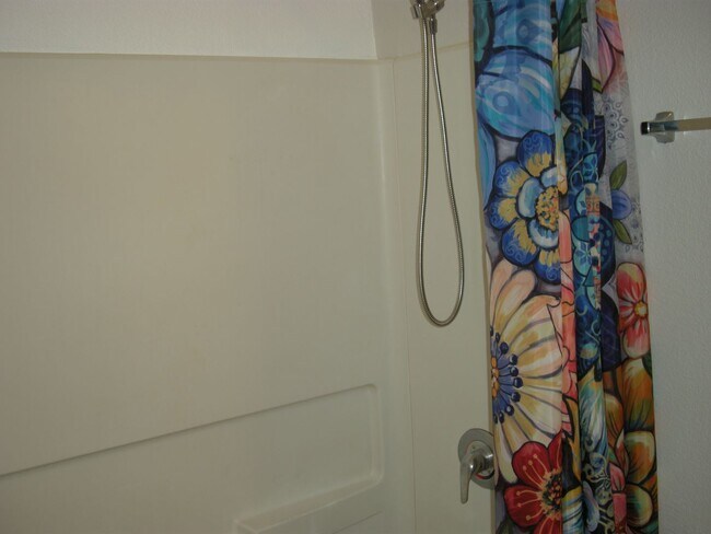 Building Photo - Two Bedroom, Two and a Half Bath Townhome ...