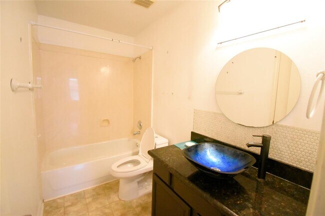 Building Photo - 10942 Heather Trail Dr