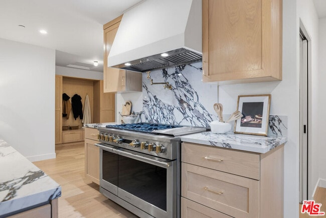 Building Photo - 4525 Greenbush Ave