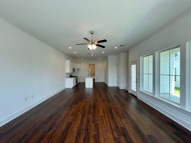 Building Photo - Must see in Dawson Bluff and move in ready!