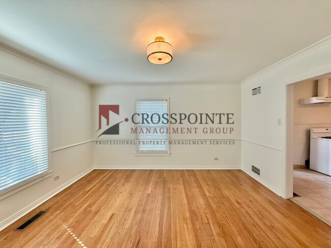 Building Photo - Charming 3 Bedroom, 2 Bathroom Home!