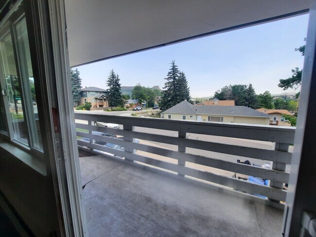 Building Photo - Big private balcony | walking distance to downtown | Mountain views | Abundant natural light