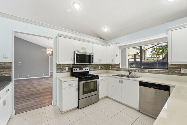 Building Photo - 9284 Laurel Green Dr