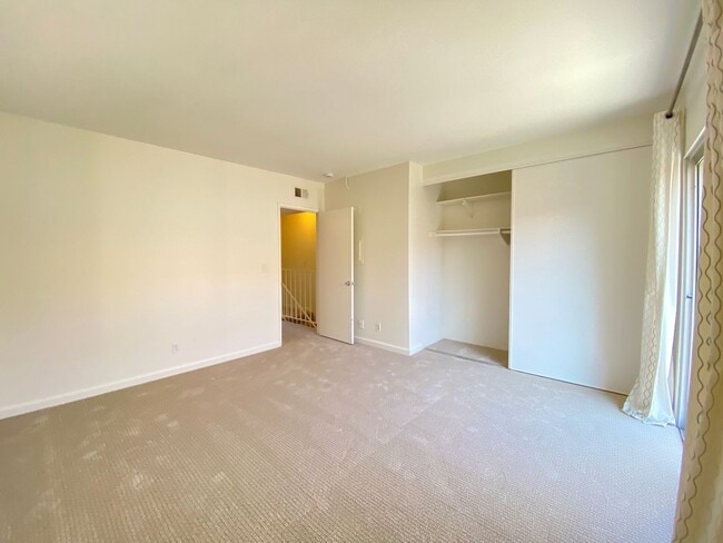 Building Photo - 637 Beverly Pl
