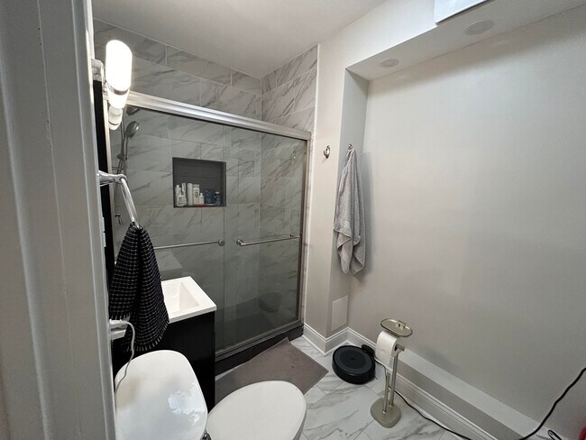 Building Photo - 1928 N Lincoln Ave