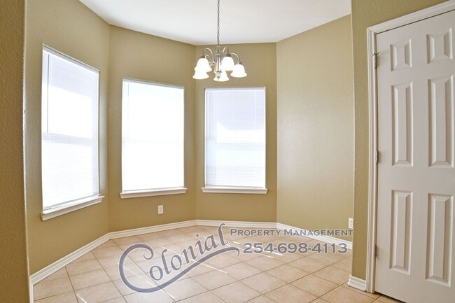 Building Photo - AVAILABLE NOW!!!!!