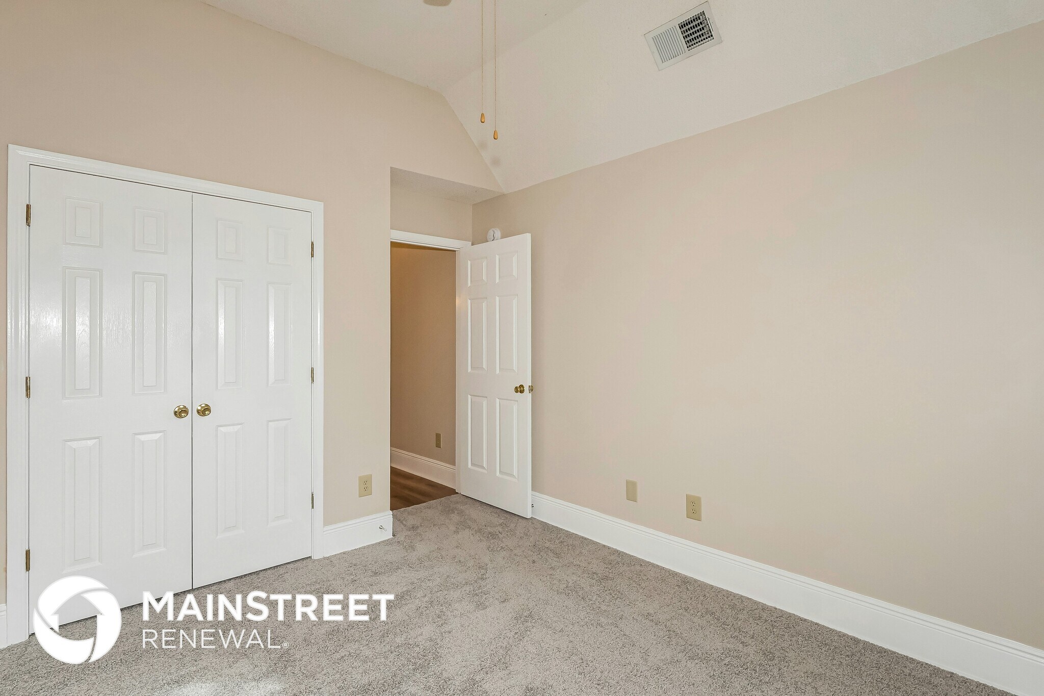 Building Photo - 8260 Clubview Dr