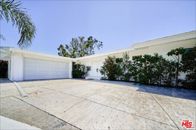 Building Photo - 1641 Tower Grove Dr