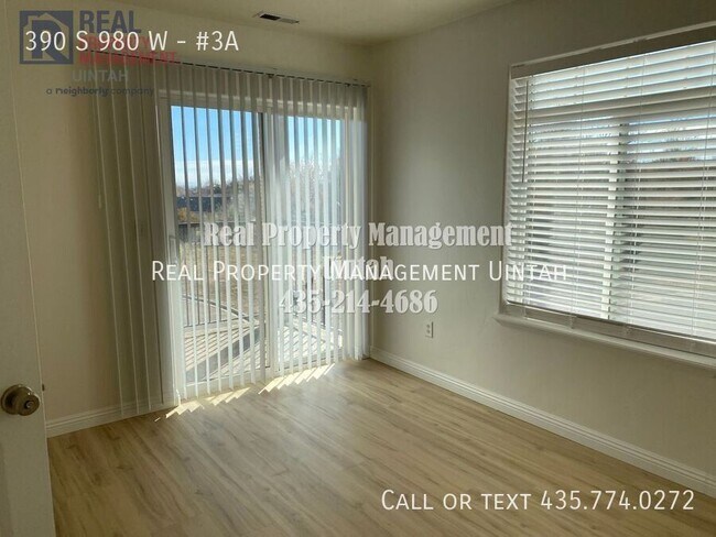 Building Photo - 390 980