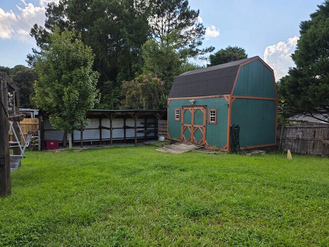 Building Photo - 200 Flagstone Ln