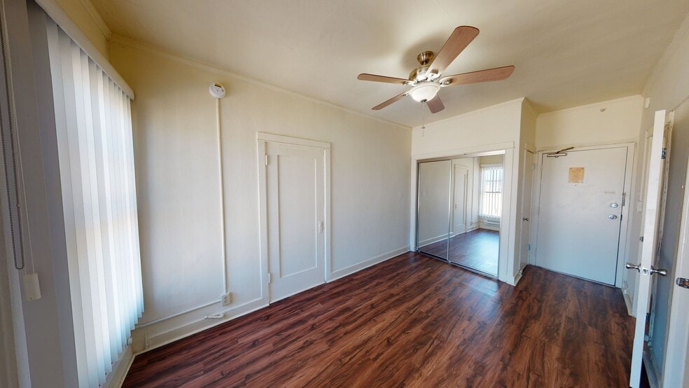 Interior Photo - 2532 DALY STREET
