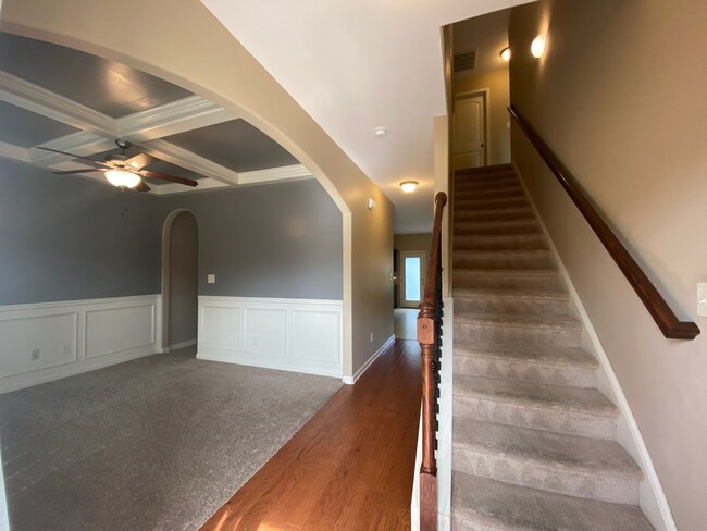 Building Photo - 118 Broomsedge Ln