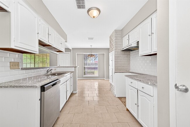 Building Photo - 403 Mistywood Dr