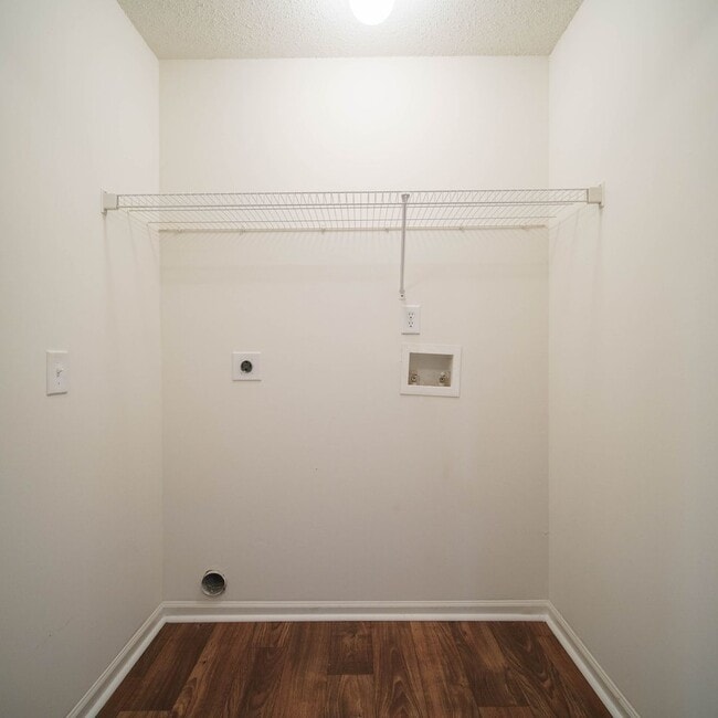 Building Photo - 3 minutes from University of Montevallo********** Villa Style Home*********Affordable Rent