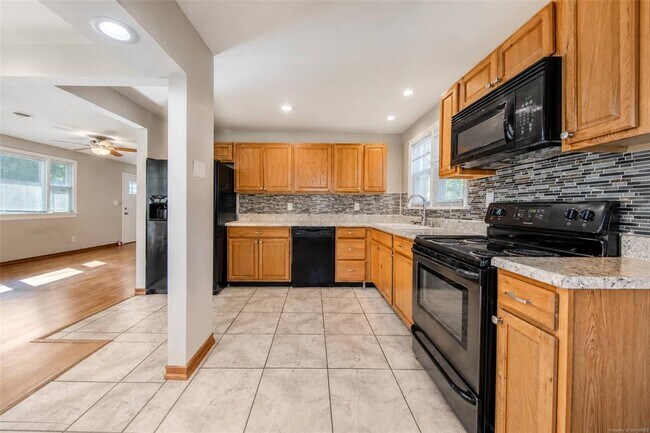 Building Photo - 138 Banneker Dr