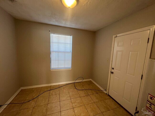 Building Photo - 842 Amberway Dr