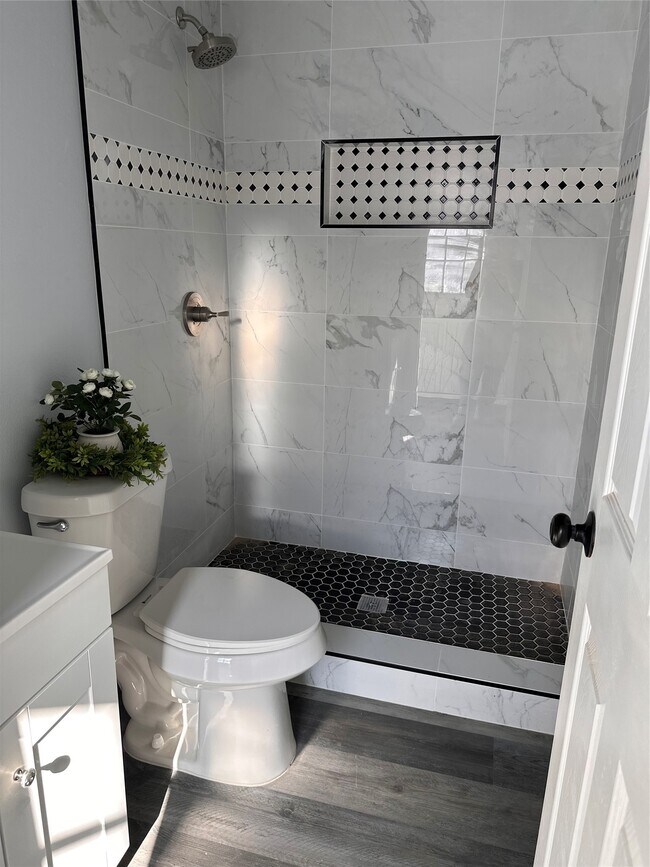 Building Photo - 3306 E County Rd 172