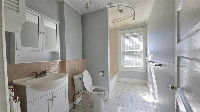 Building Photo - 9 Kenilworth St