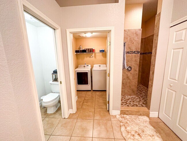 Building Photo - 3 Bed/ 2.5 Bath Pet Friendly Home!