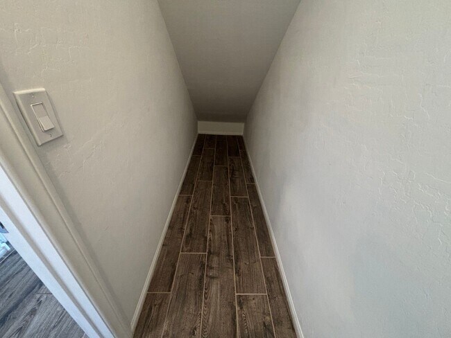 Building Photo - Charming 3-Bedroom Home with Spacious Back...