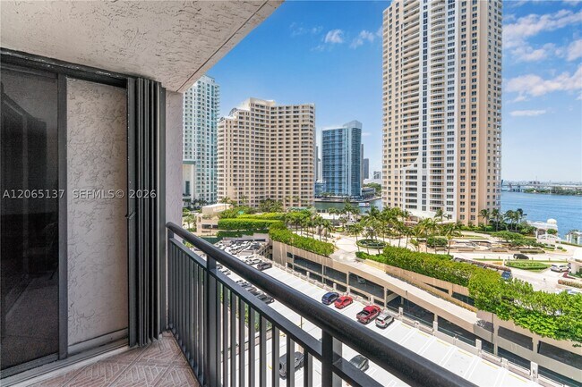 Building Photo - 540 Brickell Key Dr