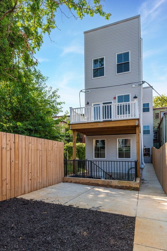 Building Photo - 2339 N College Ave