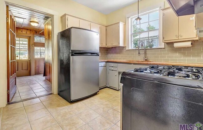 Building Photo - 612 Arlington Ave