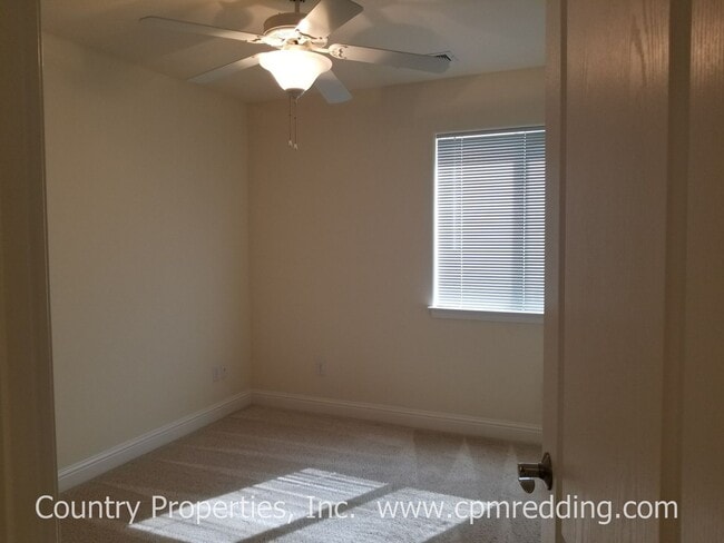 Building Photo - Spacious 3-Bedroom Plus Office Home in Riv...