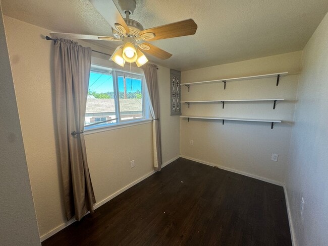 Building Photo - Roseburg 2 bedroom, 1 bath house with garage