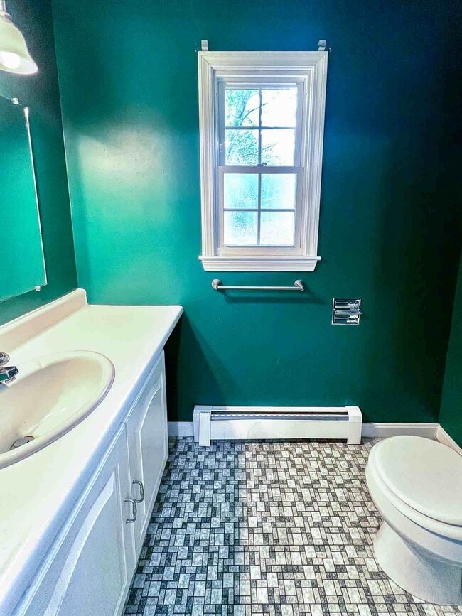 Building Photo - 6-Bedroom, 2-Bath Single-Family Home – Prime UVM Location (55 East Terrace)