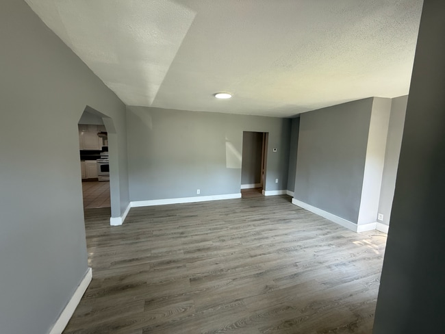 Building Photo - 307 Welch Rd