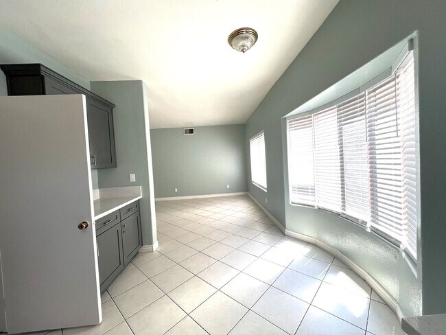 Building Photo - Spacious 4-Bedroom Home with Large Backyard in Moreno Valley