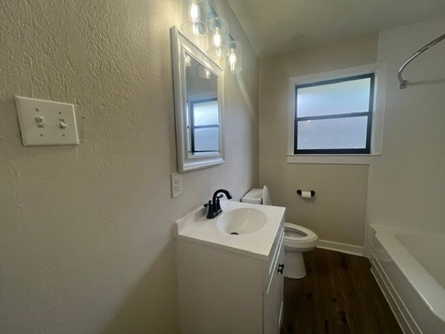Building Photo - 375 Sherwood Forest Blvd