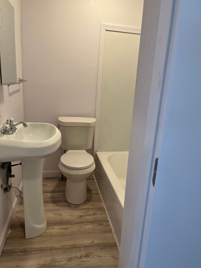 Building Photo - 2 Bedroom Home  199.00 First Months Rent  ...