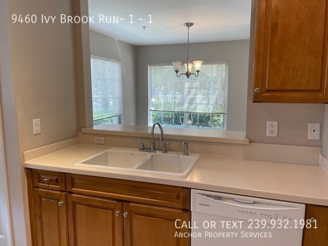 Building Photo - 9460 Ivy Brook Run