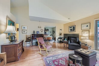 Building Photo - 2751 Glenwood Dr