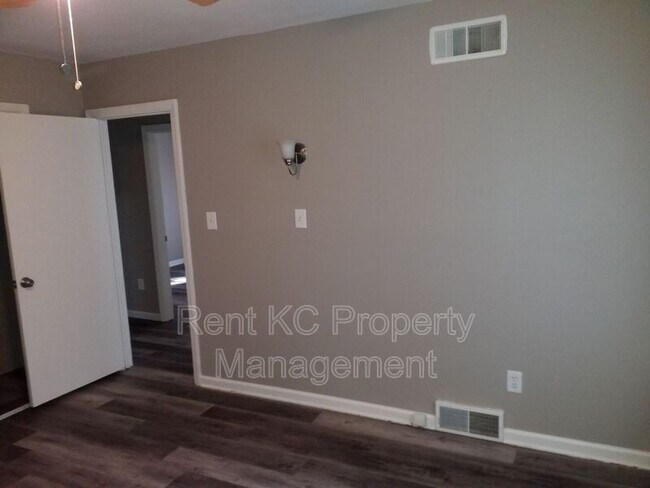 Building Photo - 4608 Ridgeway Ave