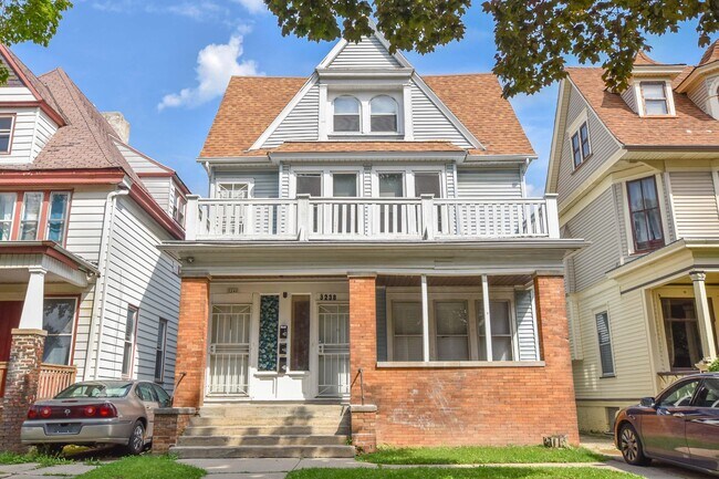 Building Photo - 3238 W Juneau Ave